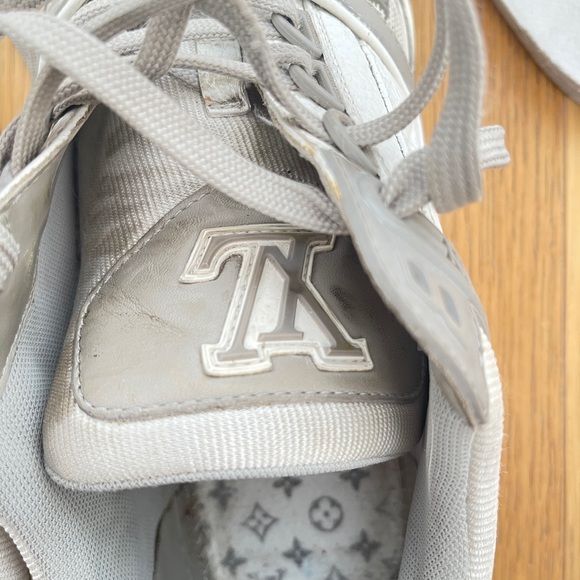 Louis Vuitton White/Grey Leather and Rubber Trainer Low Top Sneakers Si main image 10